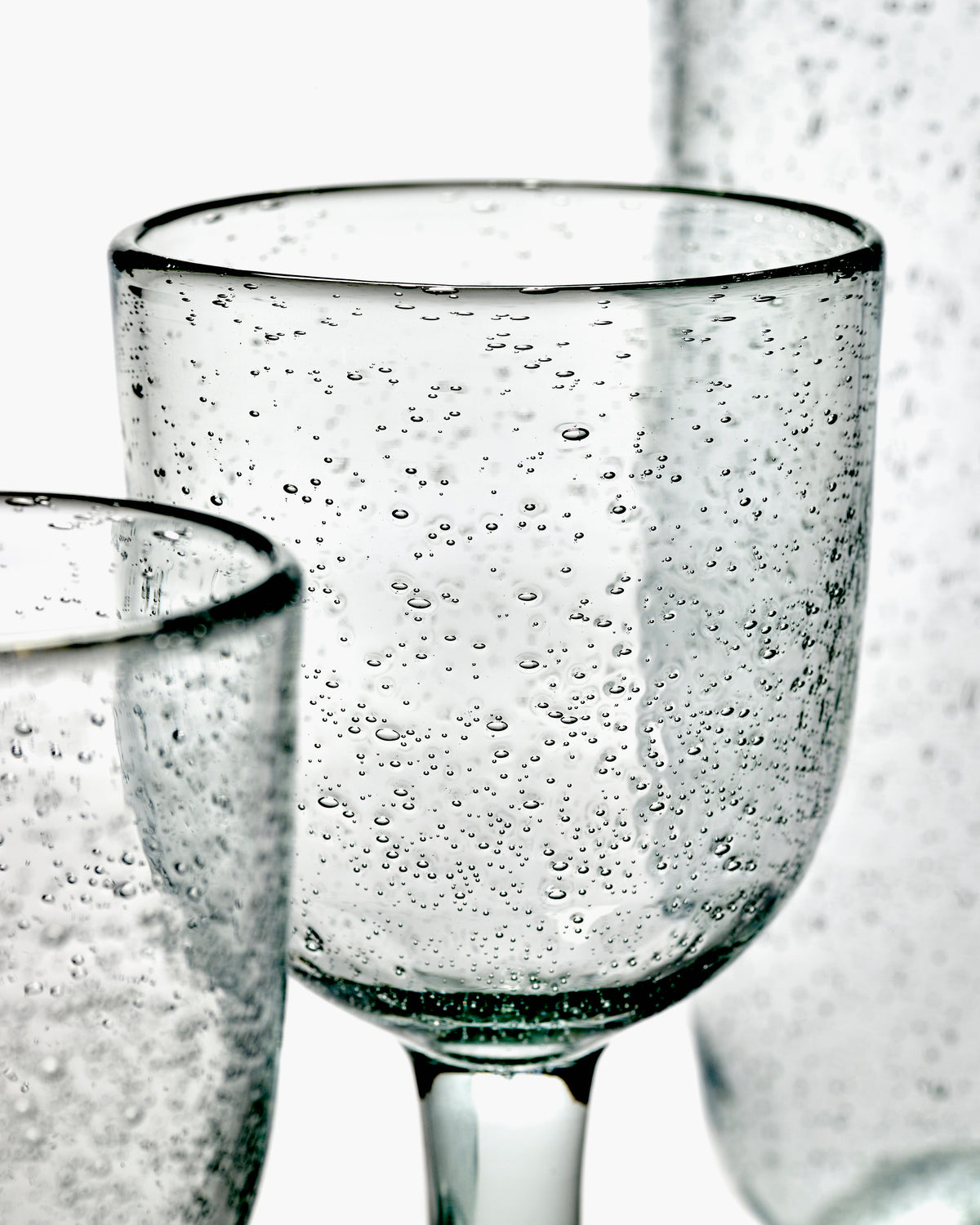 PURE Red wine glass transparent with bubbles