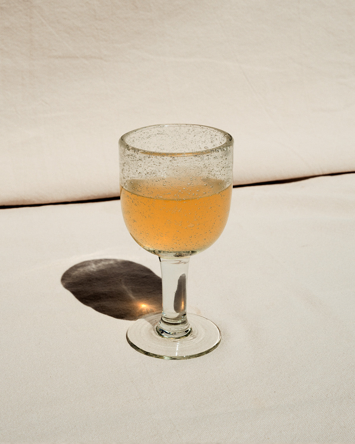 PURE White wine glass transparent with bubbles